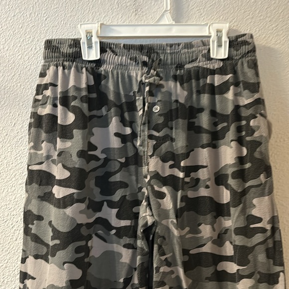 Mad Engine camo pajama bottoms size small - Picture 2 of 6